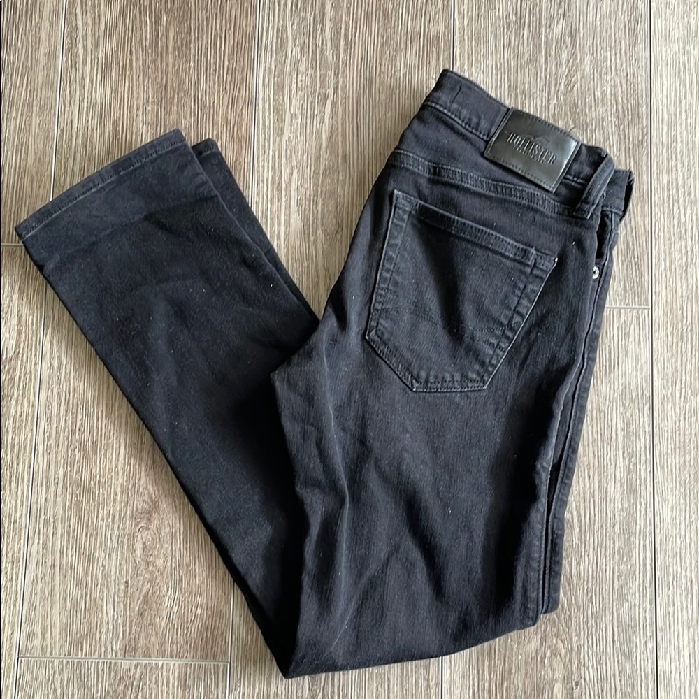Men's Black Jeans
*free $5 item with purchase*